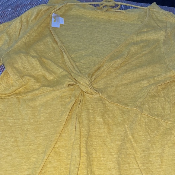 Anthropologie // Maeve Horizons Tee {Yellow}🌛 - Picture 12 of 13